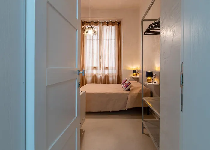 Flower 招待所 卡利亚里