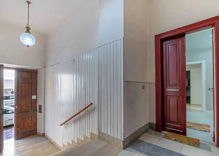 Flower 招待所 卡利亚里